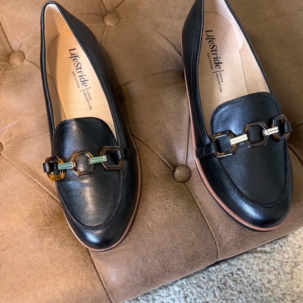 Life Stride Women's Black and Brown Loafers